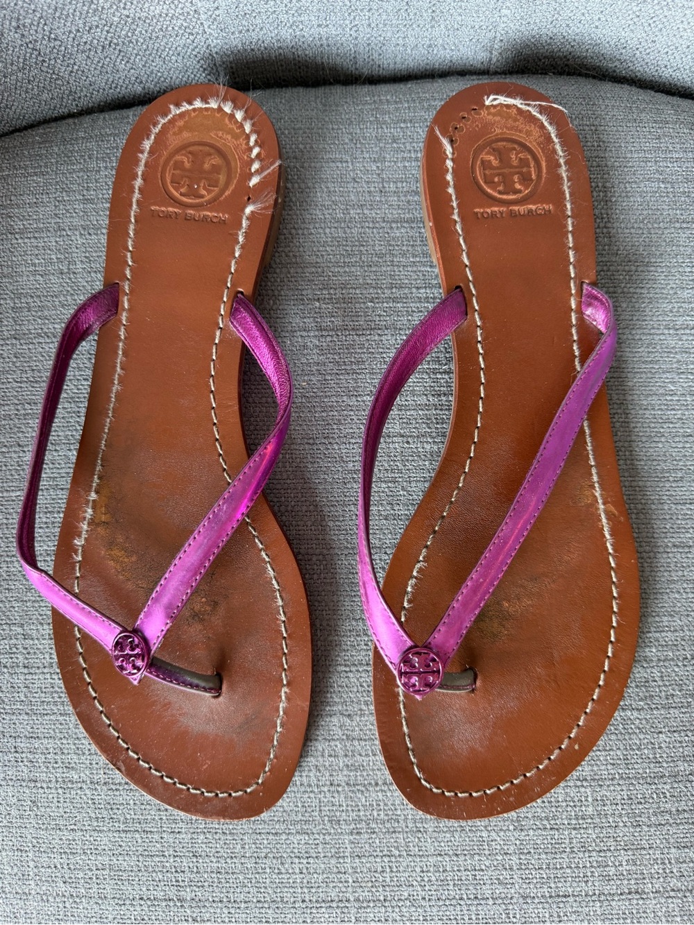 Tory Burch Terra Thongs Flip Flops Pink Fuschia 9 Patent Leather